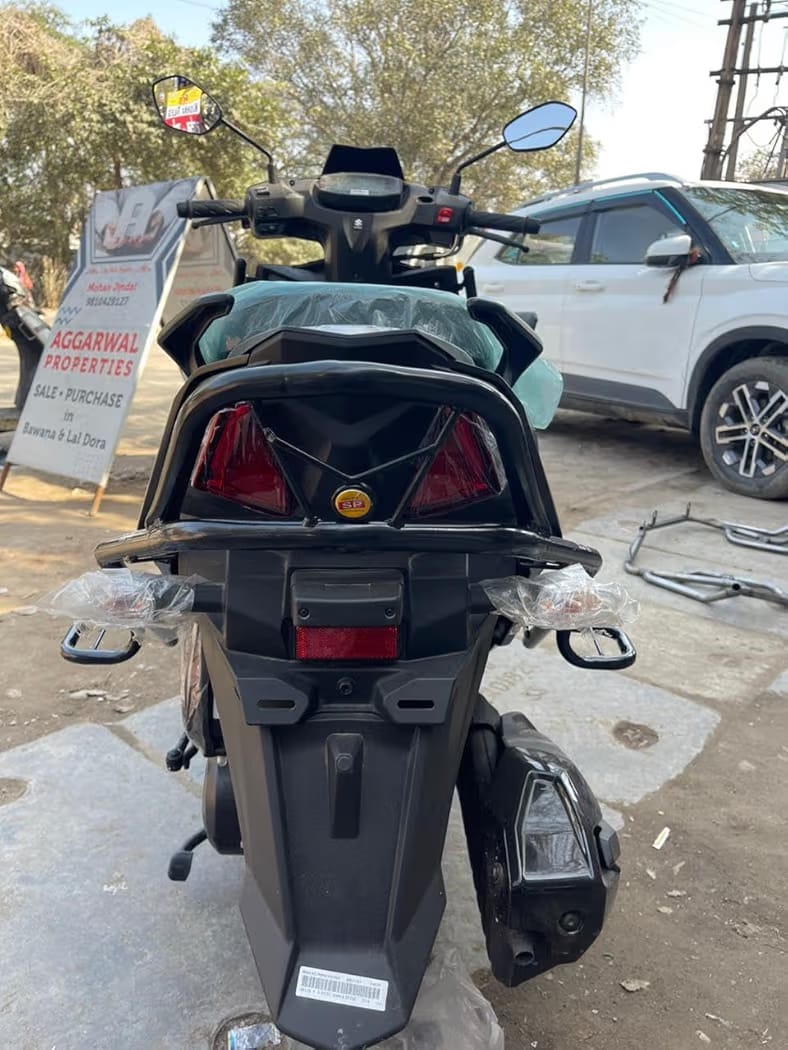 Avenis 125 safety guard