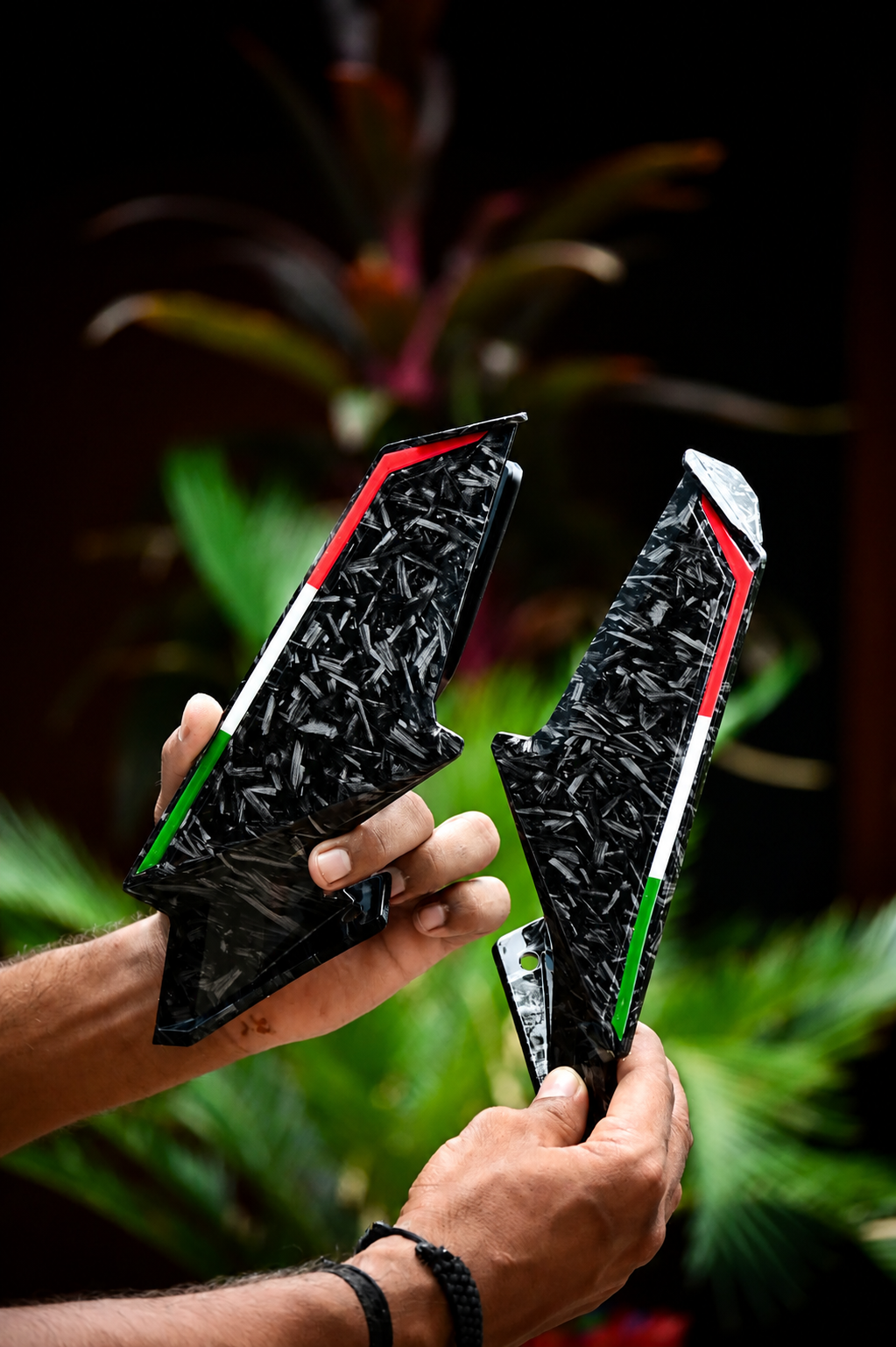 Forged Carbon Finish R15 MIRROR