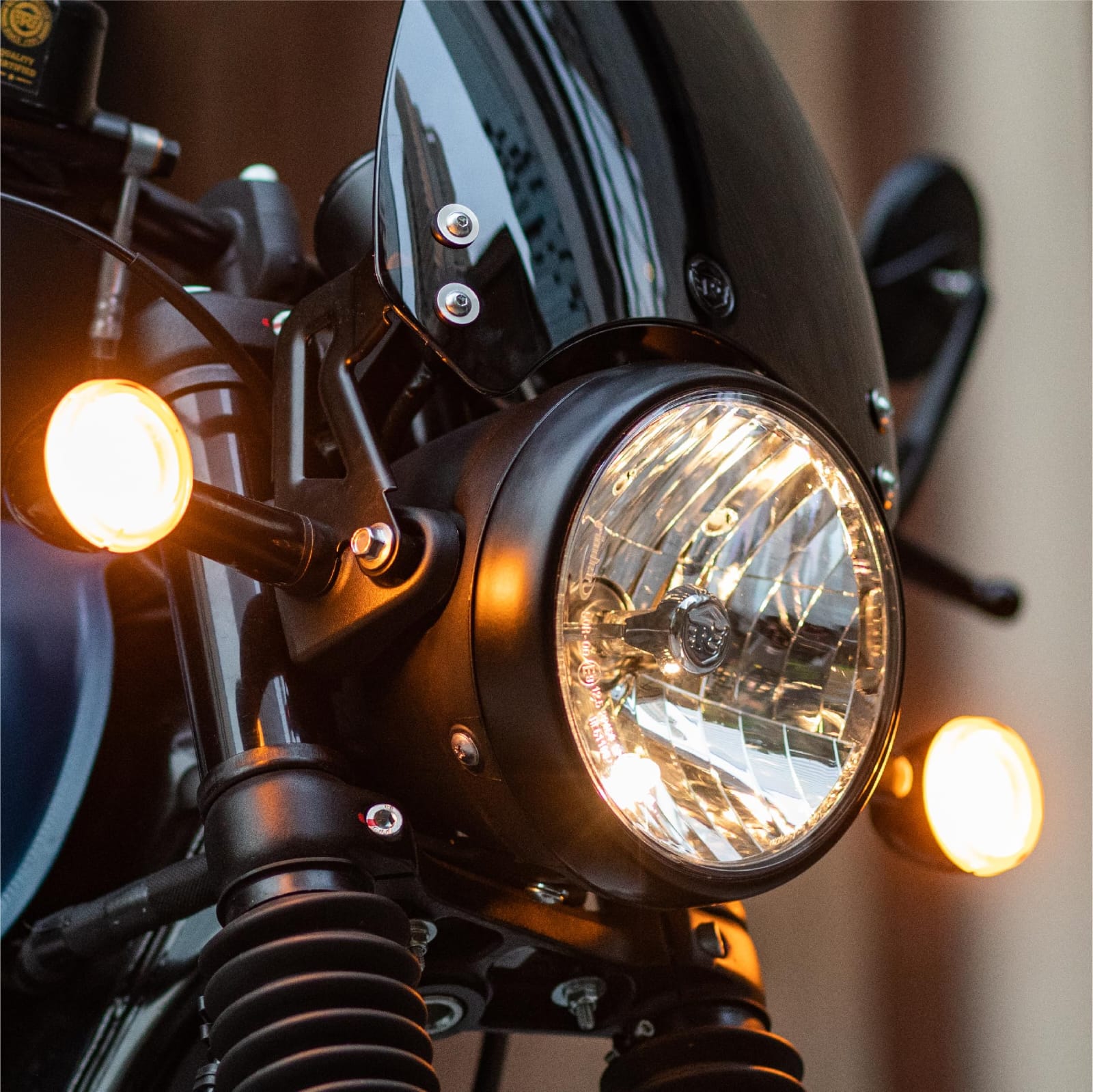 Hunter 350 LED indicator front view