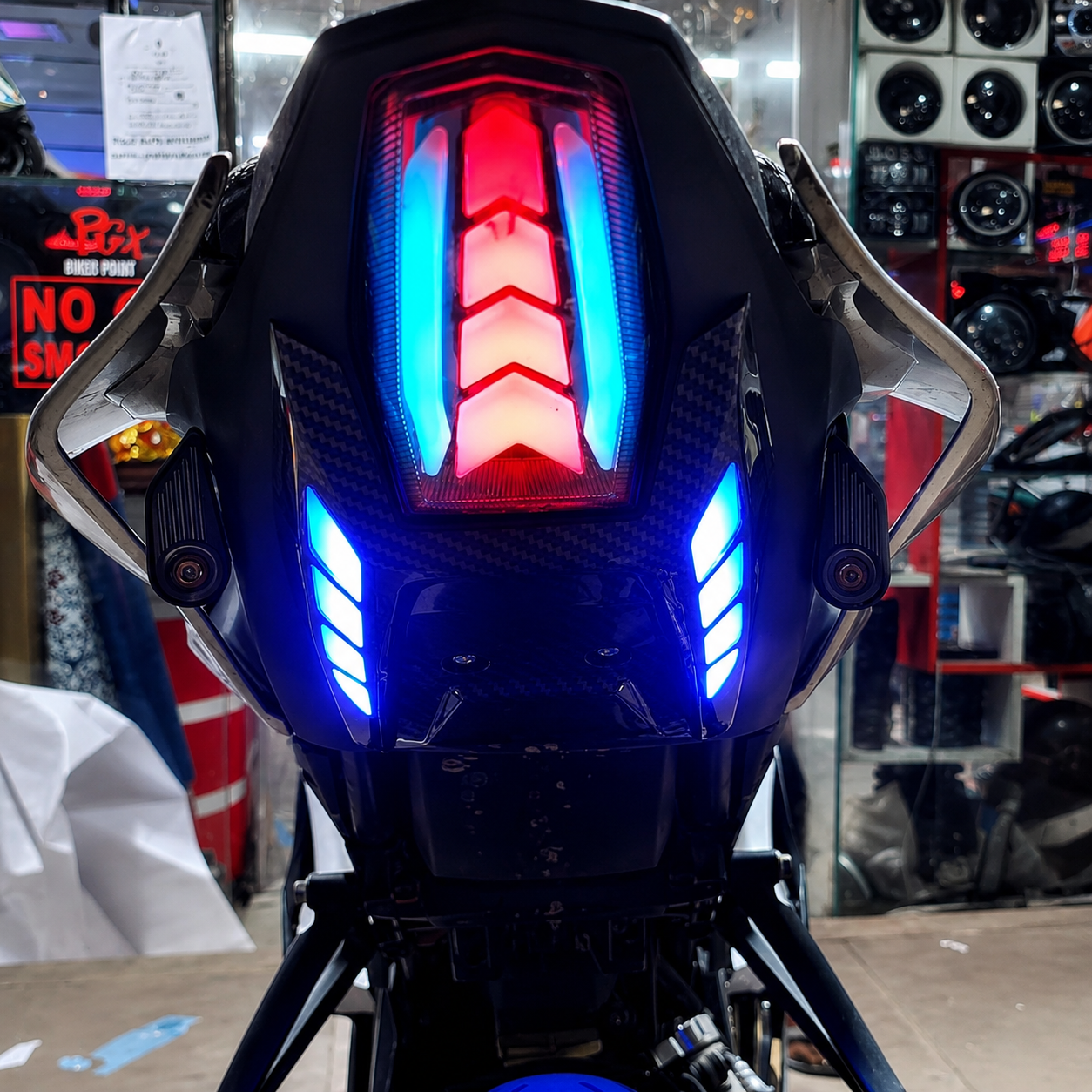 R15M LED under tail lamp