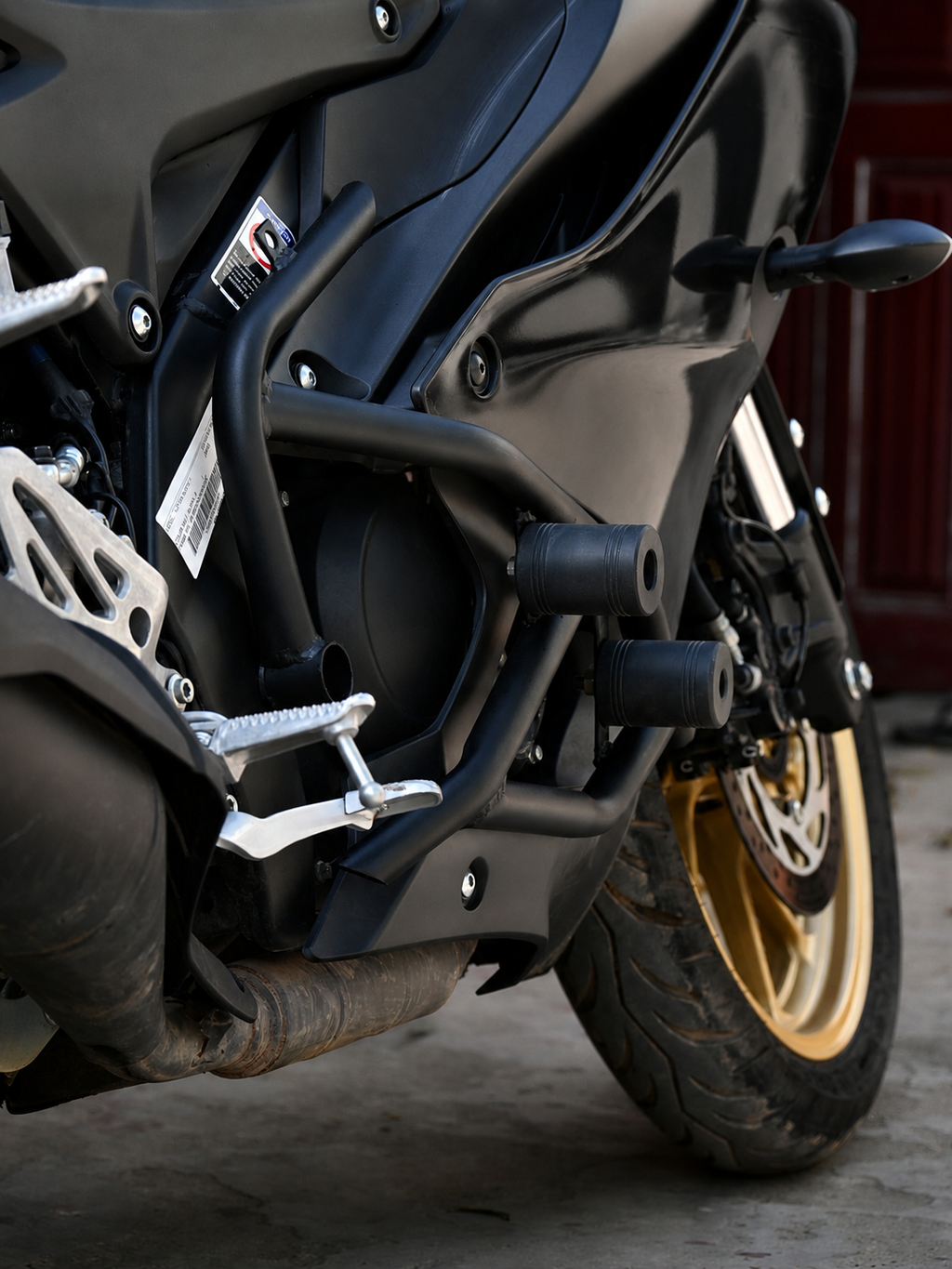 Yamaha R15 V4 leg guard black